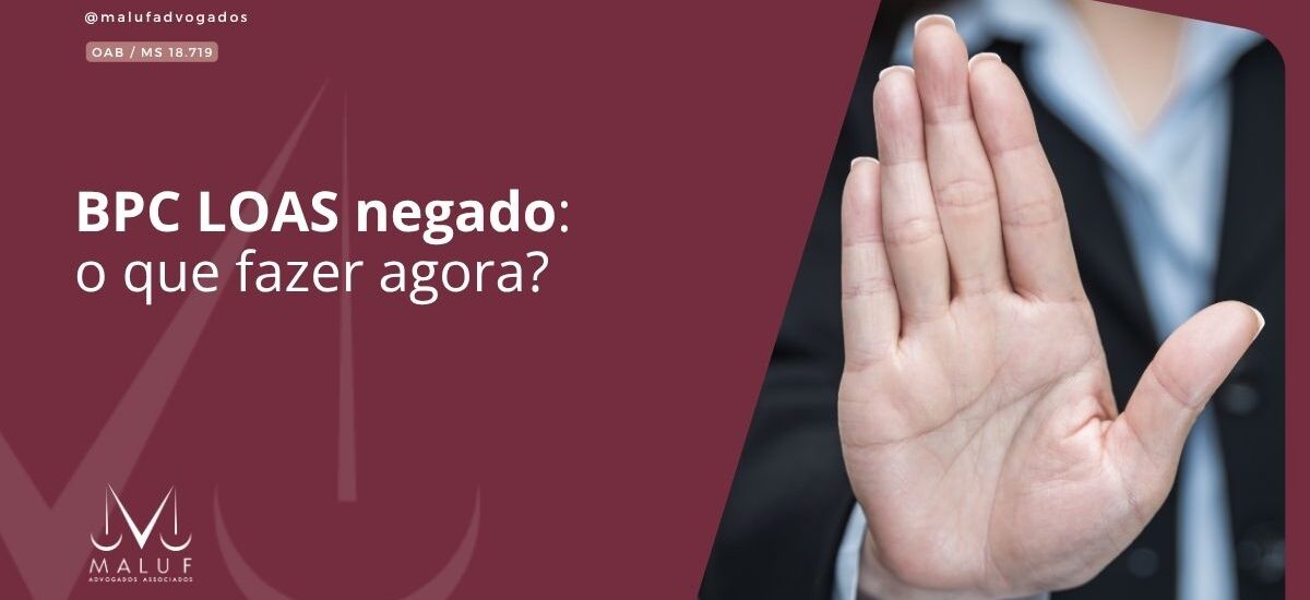# BPC LOAS negado: o que fazer agora? Receber a notícia de que o pedido do BPC/LOAS foi negado pelo INSS pode gerar preocupação e muitas dúvidas. Afinal, esse benefício é destinado a pessoas com deficiência e idosos em situação de vulnerabilidade social, que muitas vezes dependem desse auxílio para garantir condições básicas de vida. No entanto, uma negativa não significa, necessariamente, que você perdeu o direito ao benefício. Em muitos casos, a decisão do INSS pode ser revista, desde que a situação seja analisada de forma técnica e individualizada. ## Por que o BPC/LOAS pode ser negado? O INSS pode indeferir o pedido por diversos motivos. Entre os mais comuns estão: * Renda familiar considerada acima do limite estabelecido; * Cadastro Único (CadÚnico) desatualizado ou inexistente; * Falta de documentos ou informações complementares; * Entendimento de que a deficiência ou incapacidade não atende aos critérios legais; * Inconsistências nas informações apresentadas durante a análise. Identificar o motivo da negativa é o primeiro passo para definir a melhor estratégia. ## O que fazer após a negativa? Antes de tomar qualquer decisão, é importante obter a íntegra da decisão do INSS e verificar os fundamentos utilizados para negar o benefício. A partir dessa análise, é possível identificar se houve erro na avaliação, ausência de documentos importantes ou necessidade de apresentar novas provas. Cada caso possui características próprias e exige uma avaliação cuidadosa. ## É possível recorrer? Sim. Dependendo da situação, o segurado pode apresentar um recurso administrativo ao próprio INSS ou, quando houver fundamentos jurídicos, buscar o reconhecimento do direito por meio de uma ação judicial. A escolha da melhor alternativa dependerá do motivo da negativa, das provas disponíveis e das particularidades de cada caso. ## A importância de uma análise especializada Muitas negativas acontecem porque documentos essenciais não foram apresentados ou porque a situação do requerente não foi devidamente demonstrada durante o processo administrativo. Uma análise previdenciária completa permite verificar: * Se a negativa foi realmente correta; * Quais documentos podem fortalecer o pedido; * Se existem novas provas que podem ser apresentadas; * Qual é a estratégia mais adequada para buscar o benefício. Essa avaliação aumenta a segurança na condução do caso e evita a adoção de medidas inadequadas. ## Não desista do seu direito Ter o BPC/LOAS negado não significa que o processo chegou ao fim. Existem situações em que a decisão pode ser revista, desde que o caso seja analisado com atenção e acompanhado por profissionais que conheçam a legislação previdenciária. Se o seu pedido foi negado, procure orientação especializada para entender os motivos da decisão e verificar quais são as alternativas disponíveis para buscar o reconhecimento do seu direito.