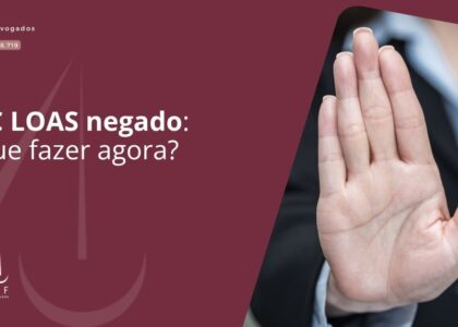 # BPC LOAS negado: o que fazer agora? Receber a notícia de que o pedido do BPC/LOAS foi negado pelo INSS pode gerar preocupação e muitas dúvidas. Afinal, esse benefício é destinado a pessoas com deficiência e idosos em situação de vulnerabilidade social, que muitas vezes dependem desse auxílio para garantir condições básicas de vida. No entanto, uma negativa não significa, necessariamente, que você perdeu o direito ao benefício. Em muitos casos, a decisão do INSS pode ser revista, desde que a situação seja analisada de forma técnica e individualizada. ## Por que o BPC/LOAS pode ser negado? O INSS pode indeferir o pedido por diversos motivos. Entre os mais comuns estão: * Renda familiar considerada acima do limite estabelecido; * Cadastro Único (CadÚnico) desatualizado ou inexistente; * Falta de documentos ou informações complementares; * Entendimento de que a deficiência ou incapacidade não atende aos critérios legais; * Inconsistências nas informações apresentadas durante a análise. Identificar o motivo da negativa é o primeiro passo para definir a melhor estratégia. ## O que fazer após a negativa? Antes de tomar qualquer decisão, é importante obter a íntegra da decisão do INSS e verificar os fundamentos utilizados para negar o benefício. A partir dessa análise, é possível identificar se houve erro na avaliação, ausência de documentos importantes ou necessidade de apresentar novas provas. Cada caso possui características próprias e exige uma avaliação cuidadosa. ## É possível recorrer? Sim. Dependendo da situação, o segurado pode apresentar um recurso administrativo ao próprio INSS ou, quando houver fundamentos jurídicos, buscar o reconhecimento do direito por meio de uma ação judicial. A escolha da melhor alternativa dependerá do motivo da negativa, das provas disponíveis e das particularidades de cada caso. ## A importância de uma análise especializada Muitas negativas acontecem porque documentos essenciais não foram apresentados ou porque a situação do requerente não foi devidamente demonstrada durante o processo administrativo. Uma análise previdenciária completa permite verificar: * Se a negativa foi realmente correta; * Quais documentos podem fortalecer o pedido; * Se existem novas provas que podem ser apresentadas; * Qual é a estratégia mais adequada para buscar o benefício. Essa avaliação aumenta a segurança na condução do caso e evita a adoção de medidas inadequadas. ## Não desista do seu direito Ter o BPC/LOAS negado não significa que o processo chegou ao fim. Existem situações em que a decisão pode ser revista, desde que o caso seja analisado com atenção e acompanhado por profissionais que conheçam a legislação previdenciária. Se o seu pedido foi negado, procure orientação especializada para entender os motivos da decisão e verificar quais são as alternativas disponíveis para buscar o reconhecimento do seu direito.